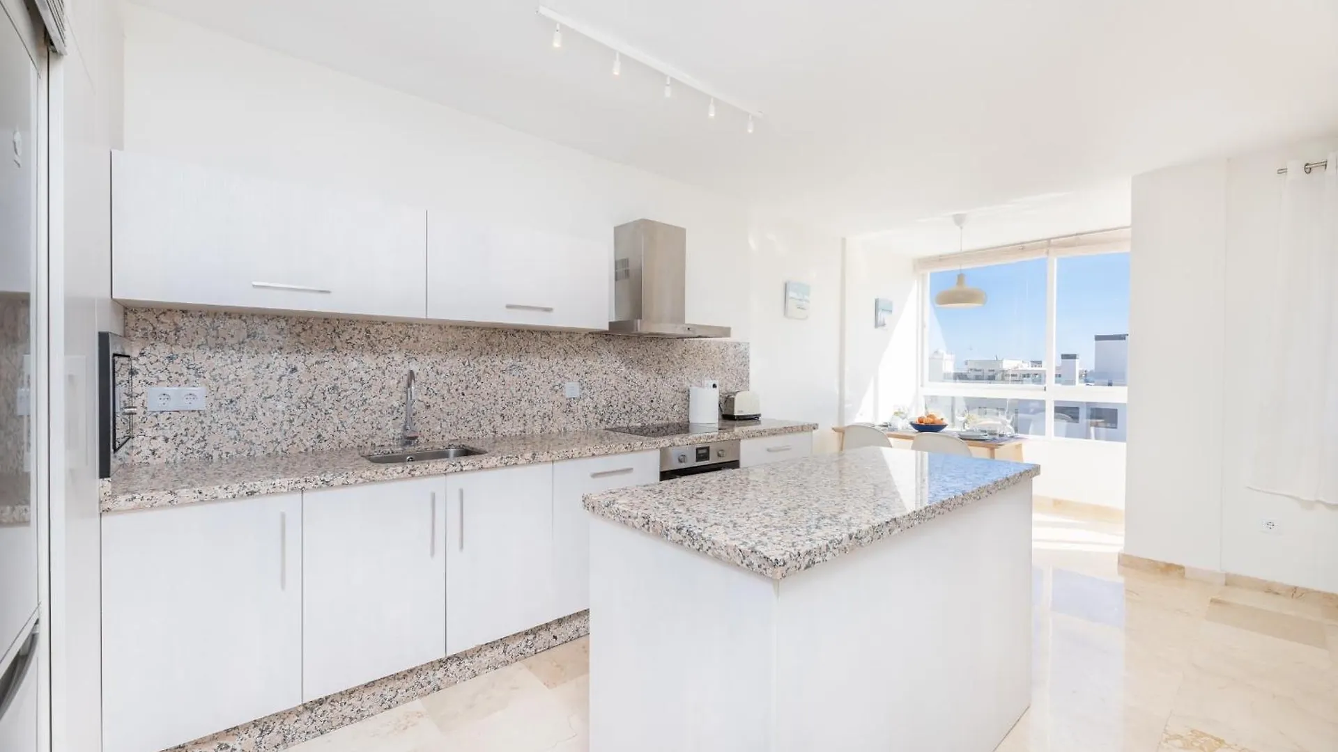 Sunny Apartment By Kura Homes Marbella