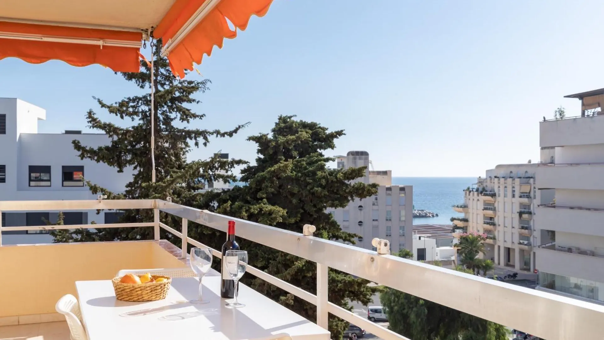 Sunny Apartment By Kura Homes contacts